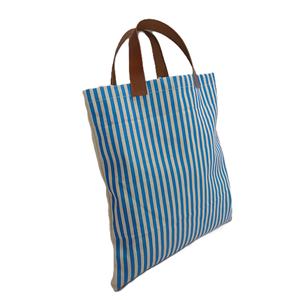 กระเป๋าผ้าแคนวาสลายทางแฟชั่นใหม่ล่าสุด ดีไซน์สั่งทำพิเศษ พร้อมหูหิ้วหนัง ใช้ซ้ำได้ เหมาะสำหรับใส่ของไปชายหาดหรือช้อปปิ้ง - Product Image 2