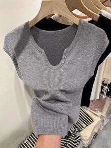 เสื้อยืดแขนกุดคอวีผู้ชาย ผ้าถัก สีเทาล้วน ทรงเข้ารูป สวมใส่สบายๆ - Product Image 6