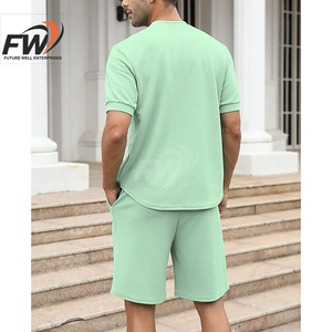 Conjunto de verano informal de 2 piezas para hombre, de punto, de alta calidad, transpirable, con camiseta de manga corta y pantalones cortos. - Product Image 3