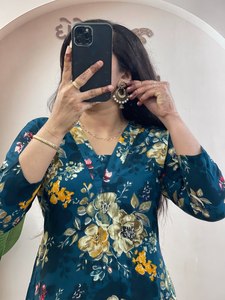 Ensemble TOP PLAZZO en coton rayonne pur et doux, imprimé avec des détails en feuille métallisée - Product Image 4