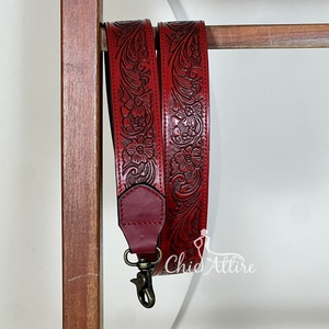 Nouvelle Collection 2026 : Sangle de Remplacement et Accessoires pour Appareil Photo en Cuir Véritable Rouge, Faits Main, Gravés, Robustes et Durables - Product Image 1