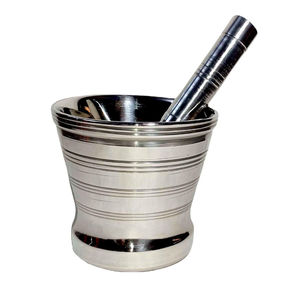 Mortero y pilón tradicionales indios de latón para moler hierbas medicinales, especias de cocina y remedios naturales. - Product Image 4