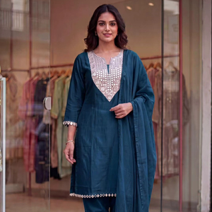 Salwar Kameez en soie Rangoli Crush avec broderies riches et travail de miroirs véritable, longueur genou, traditionnel, pour fêtes, Diwali et bals de promo - Product Image 1