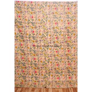 Couverture longue en coton réversible, entièrement faite à la main, style Kantha vintage, écologique, imprimée de motifs floraux, pour la maison - Product Image 1