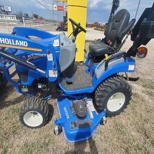 Tracteur tondeuse compact New Hollandds avec une construction robuste, un moteur puissant et une coupe efficace de l'herbe, choix idéal pour les agriculteurs - Product Image 2