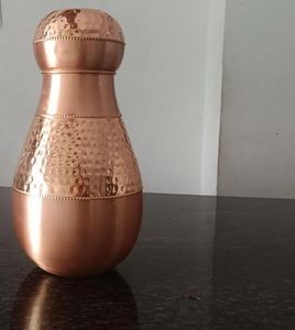 Bouteille en cuivre écologique pour le stockage de l'eau, récipient à boisson en métal réutilisable favorisant l'hydratation naturelle et les habitudes de bien-être - Product Image 5