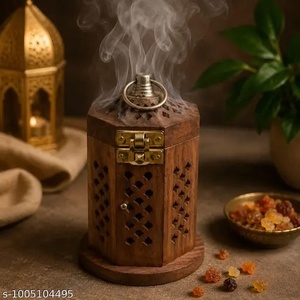 Brûleur d'encens en bois de santal fait main, forme pyramidale, diffuseur aromatique, utilisation toute l'année - Product Image 5