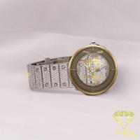 Montre-bracelet de créateur entièrement sertie de diamants Moissanite taille ronde et chiffres romains classiques multicolores