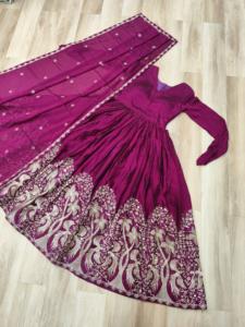 Vestido de Fiesta Bordado de Diseño en Tela Rangoli Crush - Product Image 1