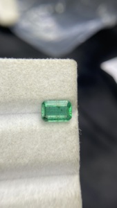Esmeralda Zambiana Natural Certificada, Corte Octogonal, con Buen Brillo, Piedra Preciosa Suelta para Joyería, 1.14 Quilates - Product Image 5