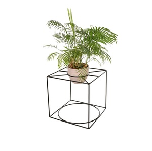 Soporte de hierro para colgar macetas en interiores, perfecto para apartamentos, eleva las plantas con un diseño vertical que ahorra espacio. - Product Image 5