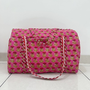 Sac de sport de luxe fait main pour femme, en coton matelassé, grand sac de week-end personnalisable, imprimé à la main, pour la gym/le yoga, nouveauté - Product Image 3
