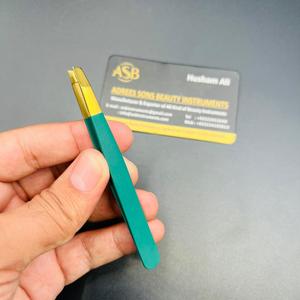 แหนบดึงขนคิ้วสีเขียวทองปลายเฉียง แหนบดึงขนบนใบหน้า สีเขียวทอง ปลายสแตนเลสสตีลสองสี แหนบเสริมความงาม - Product Image 4