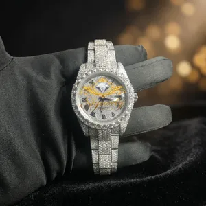 Montre en or blanc plaqué moissanite, bracelet en acier inoxydable, cadran rond à quartz, verre saphir, unisexe, luxe, hip hop - Product Image 1
