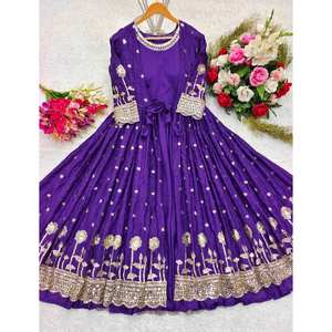 Robe de soirée de créateur pour les fêtes avec un travail de broderie élégant en sequins - Product Image 3