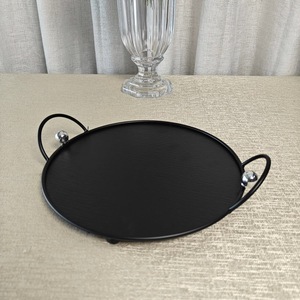 Bandeja Decorativa Moderna de Metal Negro Ovalada, Juego de 2 Piezas con Asas de Cuentas Plateadas - Product Image 3
