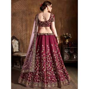 Lehenga Choli de Seda Bordada Color Granate para Bodas, Talla Grande, con Volantes y Perlas - Product Image 6