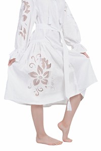 Robe en lin blanc brodée à la main pour femme, collection 2026, très prisée, en tissu de lin respirant de haute qualité, robe blanche polyvalente - Product Image 2