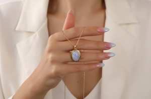 Collar de Ágata Azul con Encaje, Latón Chapado en Oro de 14K, Colgante Ovalado de Gema Natural, Joyería Elegante, Regalo - Product Image 4