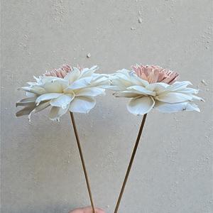 Flores de Madera Sola VADEE, Hechas a Mano, Sostenibles y Naturales, Flores de Madera Sola Dahlia de 8.5 CM, Varilla de Fibra Vegetal de Sesbania de Tailandia - Product Image 2