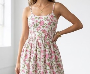 Vestido de Algodón con Estampado Floral Estilo Boho |   Vestido midi fluido con tirantes finos |   Ropa de Verano para Mujer - Product Image 1