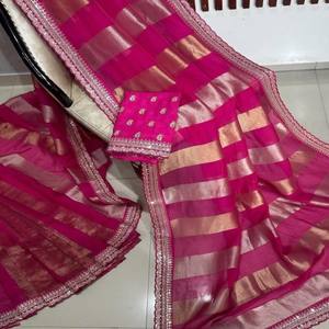 Sari de Seda Georgette VASTRA COTTAGE con Bordado de Hilo Dorado y Plateado, Borde Festoneado y Blusa con Trabajo Banglori - Product Image 5