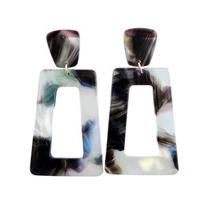 Boucles d'oreilles à clip en résine faites à la main pour femmes, style classique, bijoux de fête, forme personnalisable, marque H a CRAFT - Product Image 1