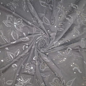 Tissu extensible noir le plus vendu en jersey brodé de sequins, motif floral vigne avec travail de fil et sequins scintillants, pour confection de robes - Product Image 1