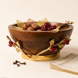 Bol à salade en bois poli antique avec support décoratif en baies rouges, fait main, écologique, pour la maison, l'hôtel et les mariages - Product Image 3