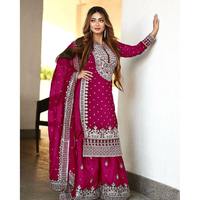 Ensemble Sharaara rose en Georgette brodé avec sequins et dupatta, par Designer