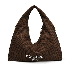 Sac fourre-tout décontracté pour femme, été 2026, motif à carreaux simple avec lettres, idéal pour les cours, sac à bandoulière, sac sous le bras, tendance. - Product Image 6