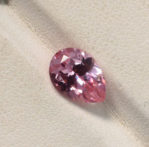 แผ่นไพลิน ceylon padscha ไร้ที่ติ AAA: พลอยอัญมณีเจียระไนลูกแพร์ (10X7X5มม.) - Product Image 2