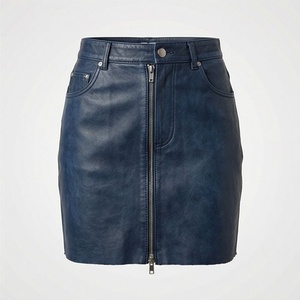 Jupe crayon mini en similicuir taille haute pour femme avec fermeture éclair avant, style moto, couleur unie, à porter toute l'année - Product Image 1