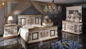 Ensemble de chambre de luxe en teck massif de style mid-century pour villa et hôtel, comprenant un lit king size ivoire doré, une grande armoire, des tables de chevet et une coiffeuse - Product Image 2