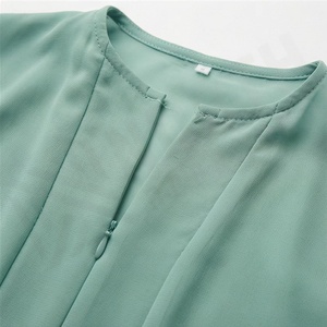 Abaya ouverte avec manches évasées et ceinture, tissu doux, idéale pour la superposition, tenues décontractées ou formelles, articles de haute qualité. - Product Image 4