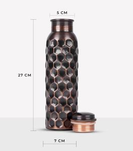 Botella de agua reutilizable de cobre para una hidratación enfocada en el bienestar, artículos de bebida ecológicos de metal que promueven hábitos de vida limpios y saludables. - Product Image 1