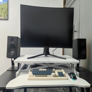 Convertitore da Scrivania Bianco da 32 Pollici con Regolazione Altezza, Postazione di Lavoro Portatile Sit-Stand, Vassoio per Laptop con Doppio Monitor e Spazio Ampio per Tastiera - Product Image 1