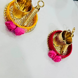 Elegante Set de Regalo Artesanal Haldi Kumkum con Mini Kalash Decorativo y Bandeja para Recuerdos de Boda y Pooja Festiva - Product Image 1