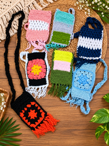 Bolso de ganchillo bohemio con borlas y patrón de estrella de coral, funda para móvil tipo bandolera con múltiples colores y patrones, hecho a mano. - Product Image 6