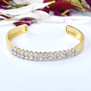 Bracelet jonc en moissanite blanche créée en laboratoire, plaqué or, cadeau pour la fête des mères, cadeau de mariage, coupe excellente, bijoux pour les occasions spéciales - Product Image 3