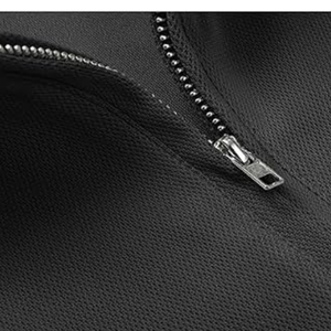 Polo de manga corta para hombre, negro, con cremallera de un cuarto, cuello con ribete, dobladillo con abertura, transpirable, para negocios, golf y uso casual - Product Image 3
