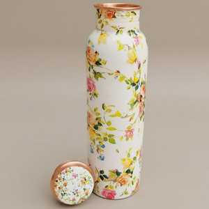 Botella de agua de cobre puro con diseño floral y tapa de cobre, portátil para viajes, con propiedades ayurvédicas y beneficios para la salud. - Product Image 1