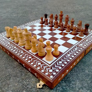 Juego de Ajedrez de Lujo Hecho a Mano con Tablero de Resina y Madera Natural con Diseño de Río, Tablero de Ajedrez Decorativo Personalizado para el Hogar - Product Image 1