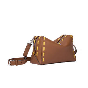 Sac messager en cuir véritable de qualité supérieure, bandoulière réglable, capacité pour ordinateur portable 15 pouces, idéal pour les voyages d'affaires - Product Image 4