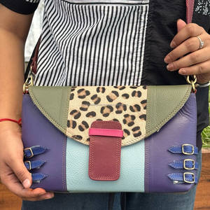 Sac à bandoulière à sangle amovible en cuir recyclé coloré imprimé animal fait à la main pour les grands sacs cartables à motifs uniques pour femmes - Product Image 4