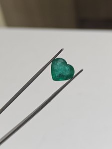 Esmeralda Zambiana en Forma de Corazón de 5.24 Ct, Gema Suelta Verde Natural para Anillos, Colgantes y Suministro al por Mayor - Product Image 6