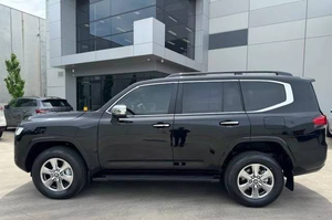 Toyota LC300 Sahara 2024 Negro Impecable, Volante a la Derecha, Techo Solar Oscuro, Arranque Remoto, Asientos de Cuero, Transmisión Automática, 360 R18 - Product Image 5
