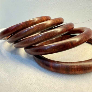 Bracelet en bois éco-responsable fait main pour femmes - Mode moderne, durable, cadeau de vacances par AFZA ENTERPRISES - Product Image 3