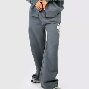 Conjuntos Deportivos de Dos Piezas para Mujer, Personalizados OEM, de Algodón Estampado, con Pantalones Acampanados de Felpa Francesa, para Invierno - Product Image 6