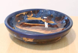 Bol universel artisanal en résine et bois, avec glaçure bleue et incrustation en bois, pour la décoration de la maison et la table à manger - Product Image 2